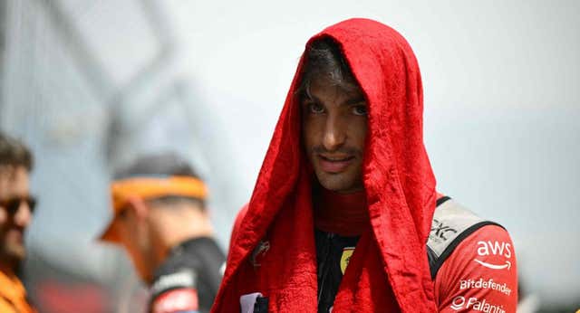 Carlos Sainz no se conforma con su podio y se llena de ambición: «Ha sido muy complicado pero queremos más»