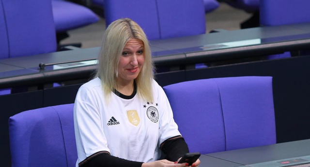 El España – Alemania pone patas arriba el código de vestimenta del Parlamento de Düsseldorf
