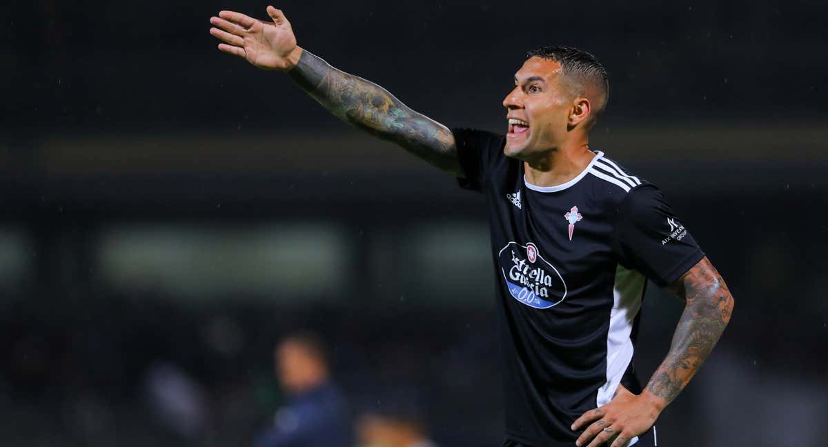 Hugo Mallo en un partido con el Celta