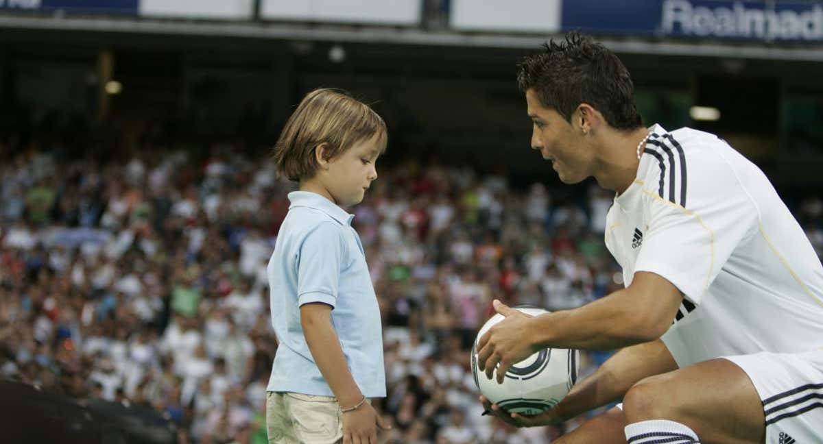 Borja Gómez - Montejano, junto a Cristiano Ronaldo. /ABC