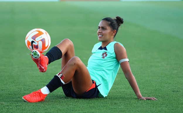 Kika Nazareth durante un entrenamiento con la selección de Portugal.  INSTAGRAM
