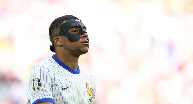 Francia pasa casilla, pero Mbappé queda enmascarado en su primer partido como madridista