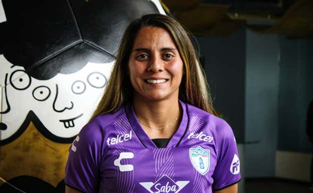 Kenti Robles con su nueva equipación