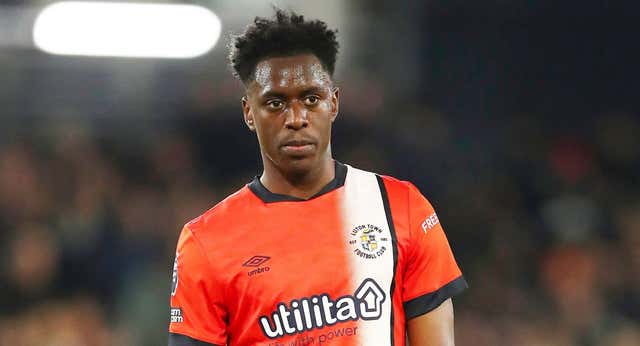 El Sevilla avanza firme por Sambi Lokonga