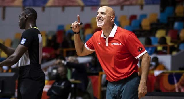 Pep Clarós, un trotamundos español a los mandos de Angola: «Aún no somos lo suficientemente buenos, pero trabajamos en ello»