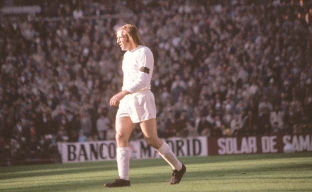 Gunter Netzer, en un partido con el Real Madrid.