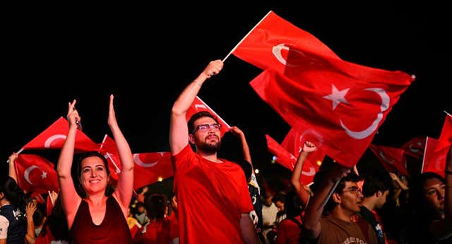 La noche en vela de Düsseldorf y Dortmund explica por qué lo de Turquía no es sorpresa