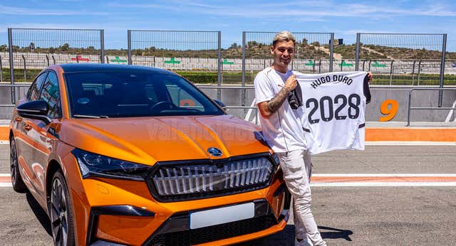 Hugo Duro renueva a lo ‘Formula 1’ con Lobato y Toni Cuquerella: “La logística ha sido una locura”
