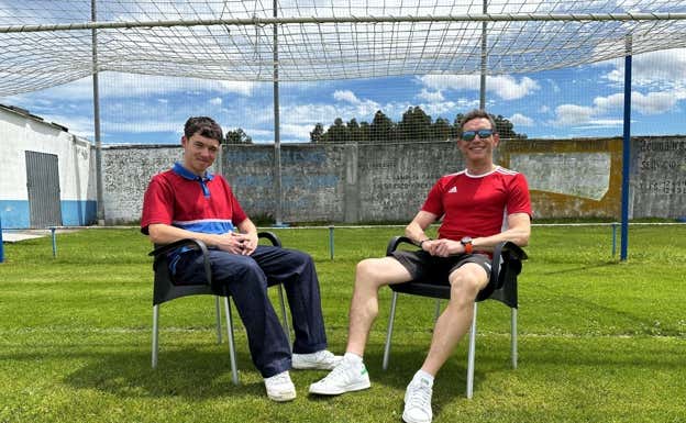 Marcos ha jugado en el mismo campo de fútbol y con la camiseta de Iberia junto a su hijo Jorge.  IBERIA CF