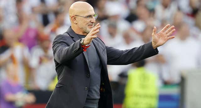 De la Fuente hace oídos sordos antes de la semifinal: «Lo de fuera me da igual, me preocuparía si no tuviese la confianza del vestuario»