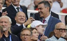 Pedro Sánchez negoció estar junto al canciller en un palco invertido para no coincidir con Pedro Rocha