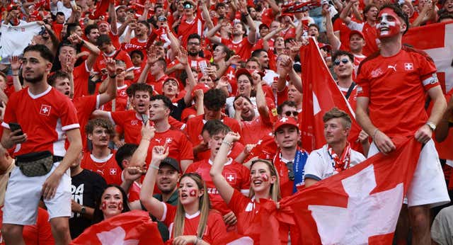 La neutralidad de Suiza llega al fútbol con solo una hora de celebración para tocar el claxon
