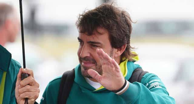 Un nuevo jefe y «un problema bien expuesto» devuelven la sonrisa a Fernando Alonso