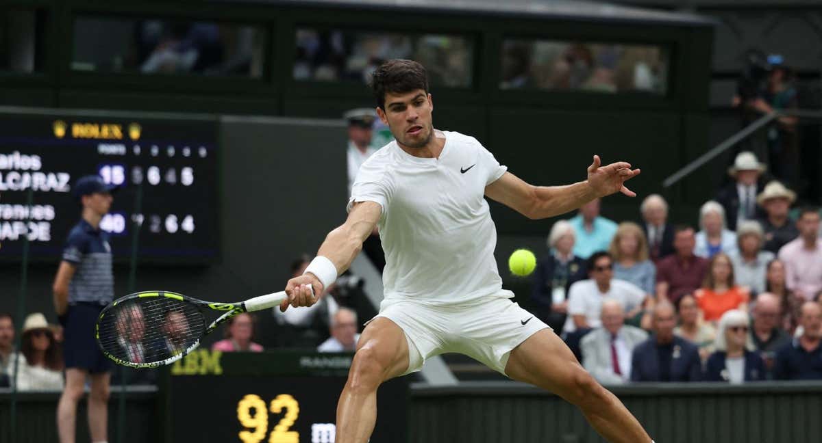 Alcaraz quiere repetir el título que ganó en 2023 en Wimbledon. /REUTERS