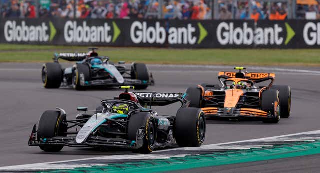 Tres años después… Lewis Hamilton ha vuelto; Carlos Sainz terminó quinto y Fernando Alonso, octavo