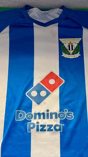 Camiseta del CD Leganés de Fútbol Sala sin la marca Joma.  RELEVO