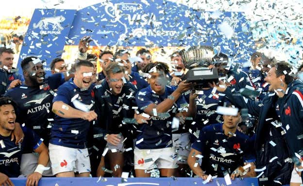 Los franceses celebran la victoria en un amistoso en Argentina.  AFP