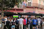 En el bastión de la ultraderecha francesa viendo el España - Francia, entre silbidos a Laporte y banderas en las calvas