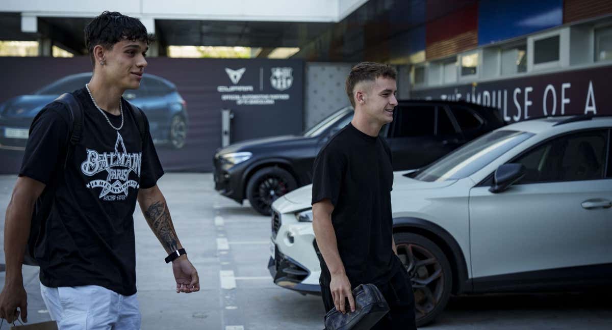 Héctor Fort y Marc Casadó entrando a la Ciutat Esportiva este miércoles.