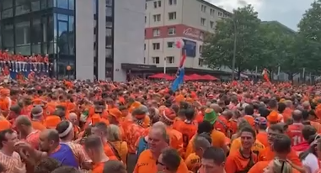 Los aficionados de Países Bajos son los protagonistas de las calles de Dortmund.