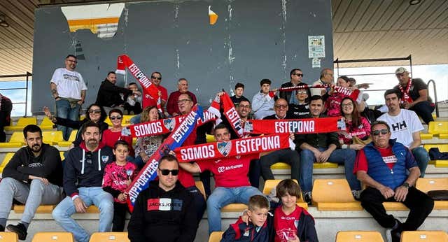 El Estepona rectifica y se marca un Atleti tras el grito desesperado de su afición: “Hay que ir contra esta aberración”