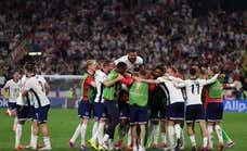 Inglaterra, otra noche de 'potra' final, pero no juega un pimiento al fútbol