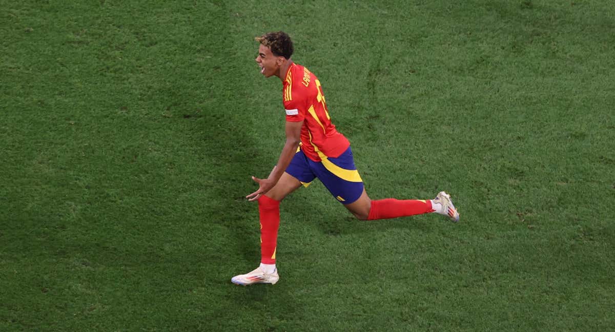 Lamine Yamal celebra su gol frente a Francia.