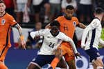 Kobbie Mainoo, el Lamine Yamal de Inglaterra que entrenó con United y City a la vez: «Nunca habíamos tenido un jugador como él»