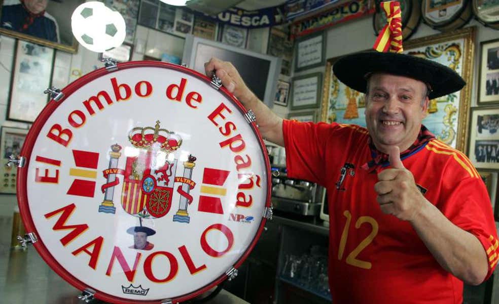 El llamamiento de Manolo el del Bombo a la Federación para que le invite a la final tras sus críticas a Rubiales y haberse arruinado
