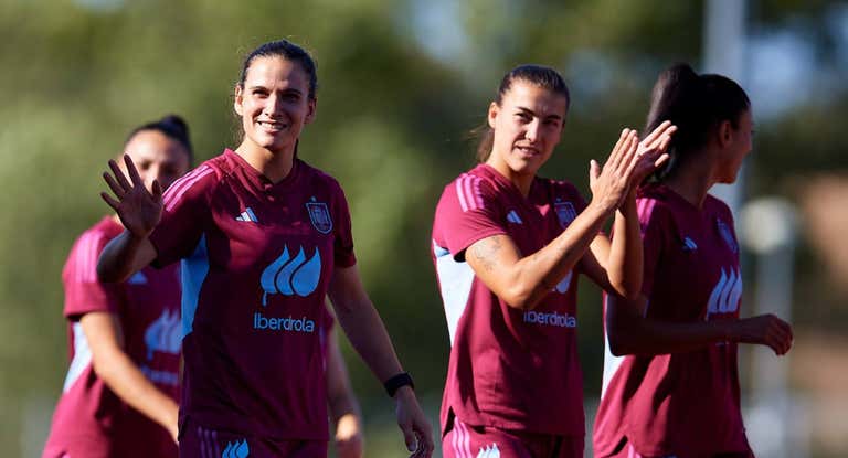 Laia Codina y Patri Guijarro, durante un entrenamiento de la Selección.