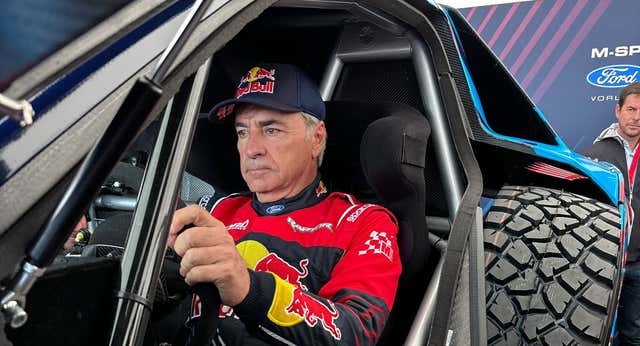 Carlos Sainz estrena coche para lograr su quinto Dakar