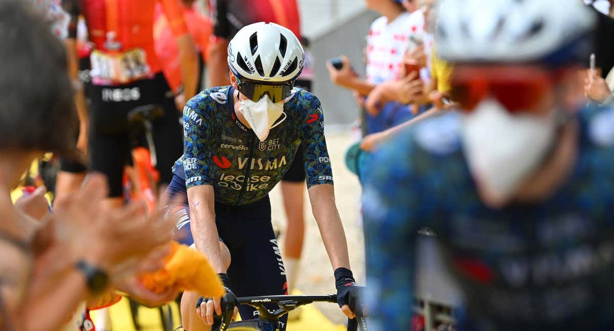 Jonas Vingegaard (27), en la salida de la etapa de este viernes. /DARIO BELINGHERI / GETTY