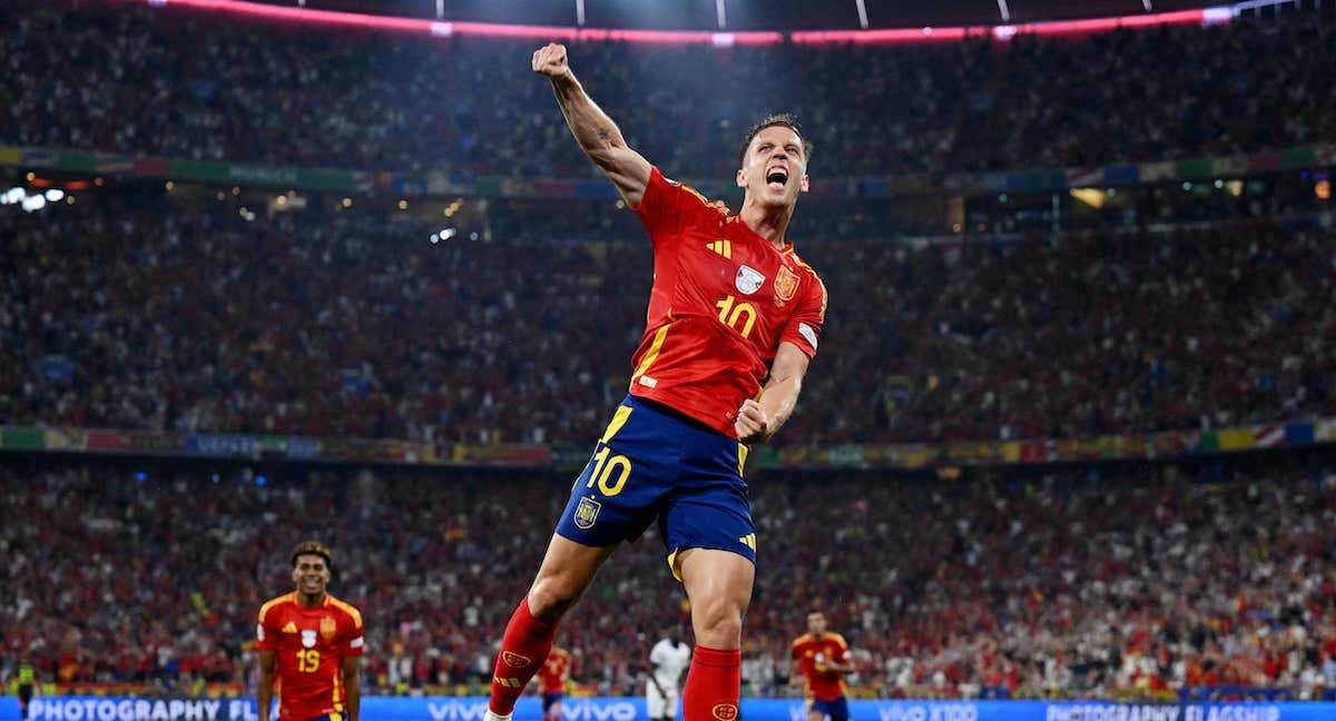 Dani Olmo celebra un gol con España./REUTERS