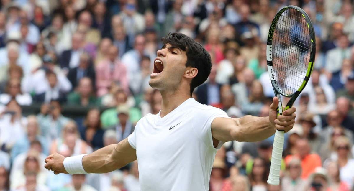 Alcaraz celebra su victoria frente a Medvedev en semifinales de Wimbledon 2024. /EFE