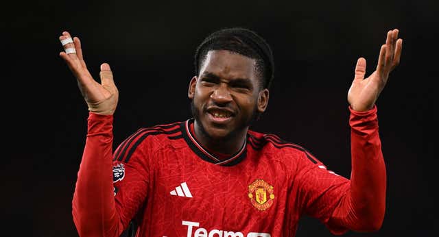 El Villarreal negocia con el United por Willy Kambwala