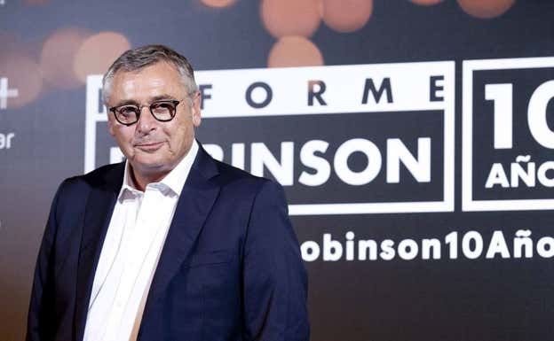 Michael Robinson en su etapa de presentador.  LA VOZ