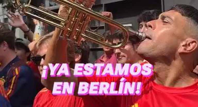 La afición de ‘La Roja’ ya anima las calles de Berlín antes de la final