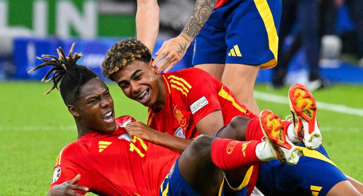 Lamine y Nico celebran el 1-0 de España ante Inglaterra.