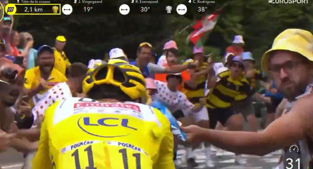 Detenido el aficionado de la bolsa de gusanitos que golpeó a Pogacar en el Tour de Francia