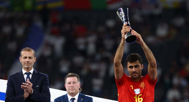 El discurso para enmarcar del MVP Rodrigo incluye una defensa a Morata y un mensaje para la gente que lo pasa mal: ‘Que se reconozcan en algo ganador’
