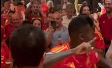 La fiesta de la Selección en el hotel desde dentro: Morata hizo de Reina, Baena de DJ, Cucu puso el humor y Nico y Rodri se desataron con sus bailes