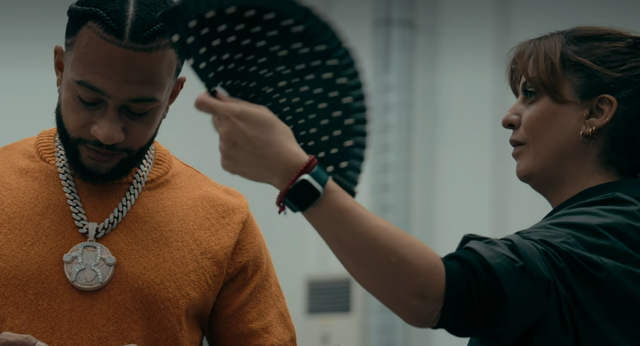 Lo que Netflix cuenta de LaLiga: Depay con una mujer abanicándole la cara, Bellerín y la boloñesa de tofu y el Madrid, como siempre, trapa cerrada