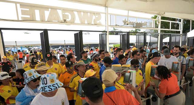 Disturbios en la previa de la final de la Copa América: detenidos, gente sin entrada y desmayos