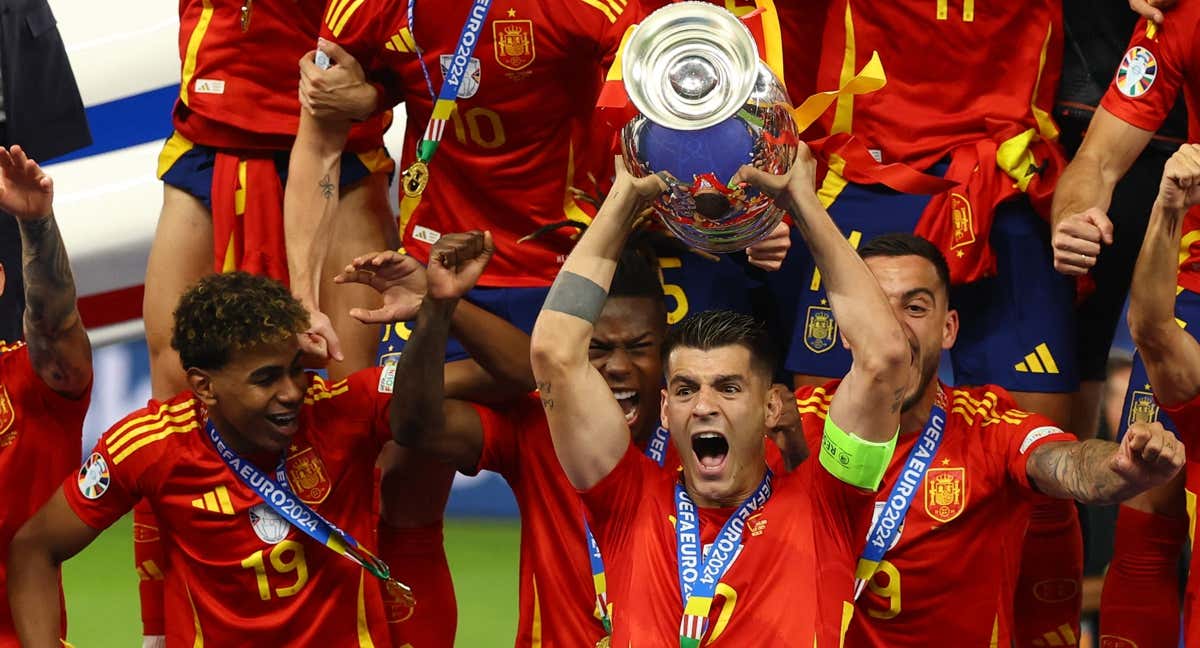 Morata alza la Eurocopa al cielo de Berlín.