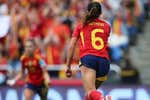 Las medias rotas de Aitana Bonmatí y un «estaba reventada» que marcan el desgaste de la Selección
