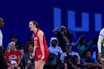 ¡Brutal Caitlin Clark! El último fenómeno del baloncesto reescribe (otra vez) la historia con 19 asistencias de récord