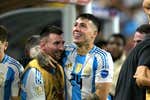 Enzo Fernández intenta sofocar el incendio en el vestuario del Chelsea por los cánticos de Argentina y su «racismo deshinibido»