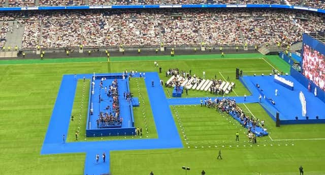 La presentación de Mbappé comienza con lío con las entradas de los menores