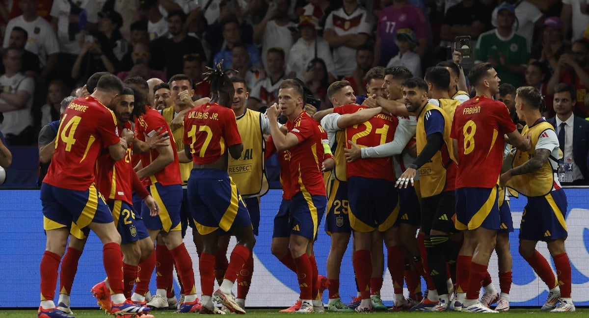 Los jugadores de la Selección celebran el gol de Oyarzabal en la final ante Inglaterra.