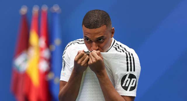 Kylian Mbappé, el ‘recado’ en perfecto castellano de un chico feliz: «Han pasado muchas cosas, pero estoy aquí»